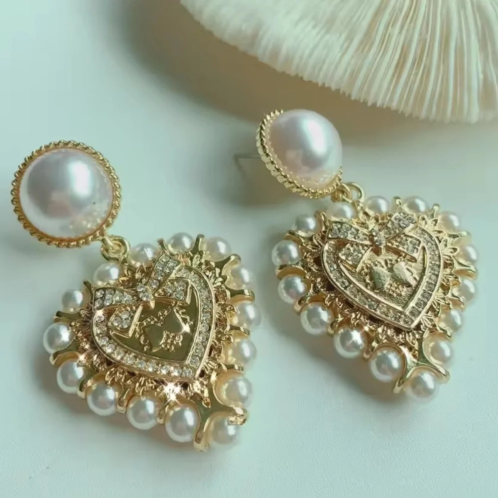 Baroque Pearl Heart Gold Earrings - Picture 7 of 7